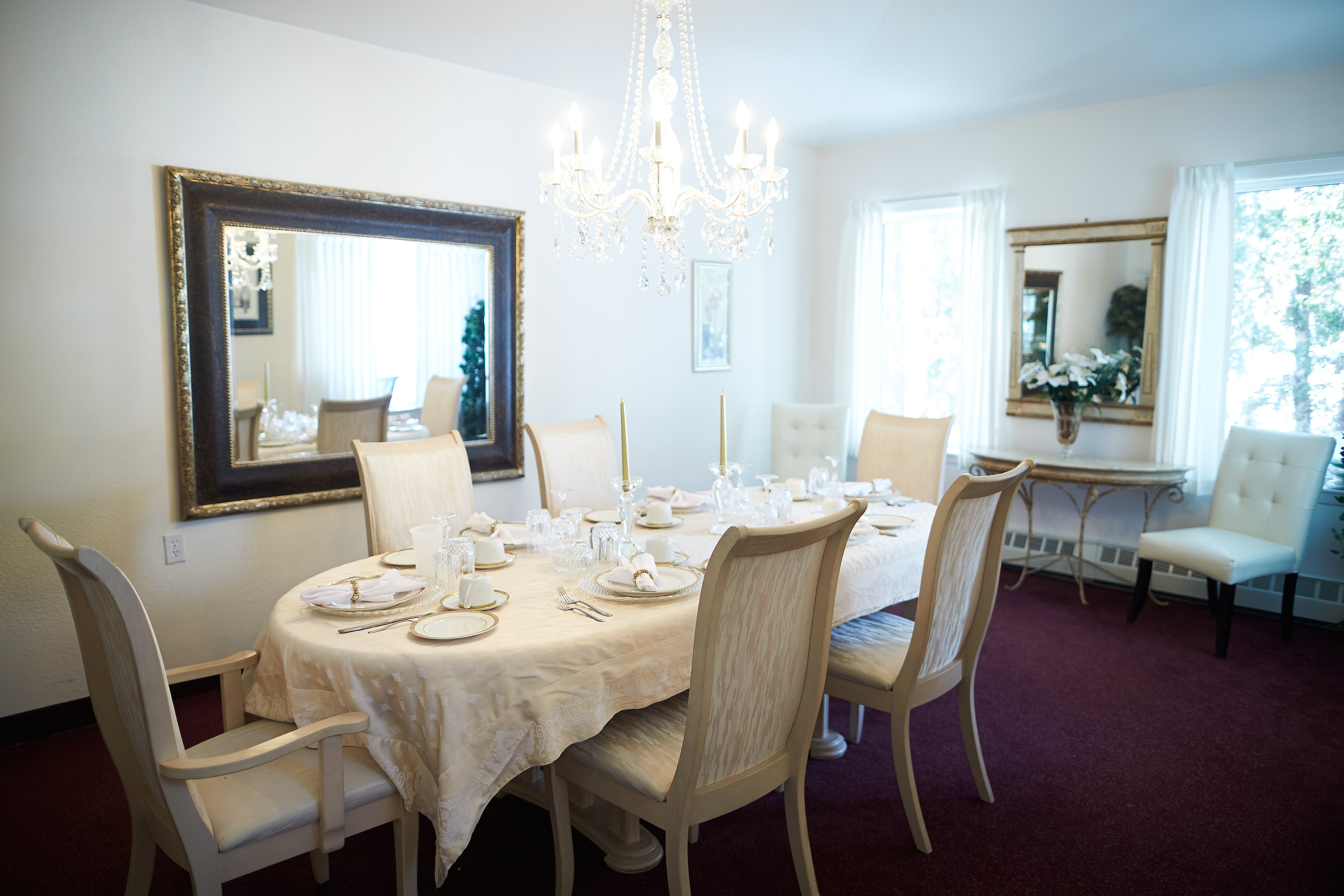 Dining area at Kensington Court Retirement Residence in Windsor